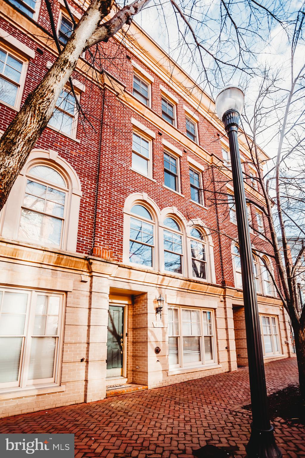 CARLYLE - Residential Lease