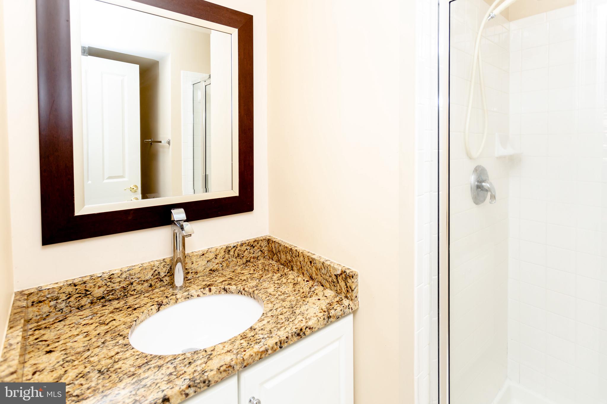 CARLYLE - Residential Lease