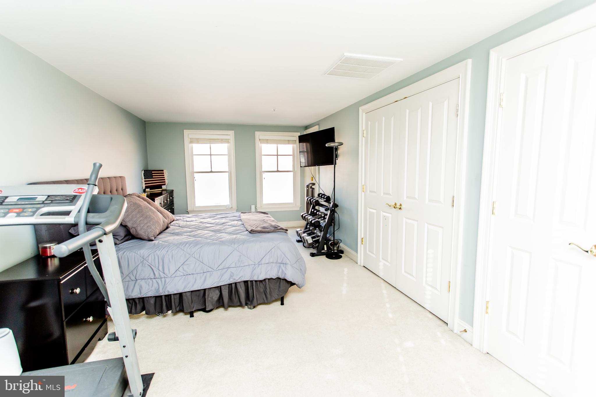 CARLYLE - Residential Lease