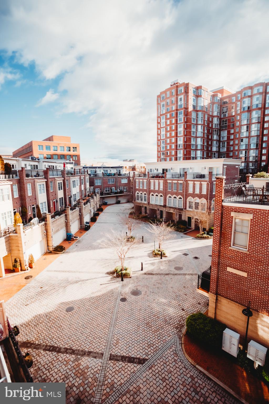 CARLYLE - Residential Lease