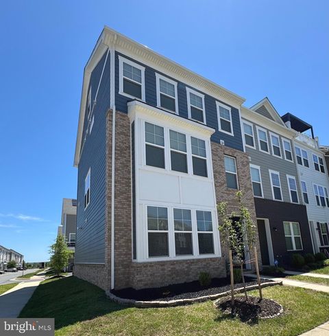 Photo of 17751 Kingfisher Isle Road, DUMFRIES, VA 22026 (MLS # VAPW2120692)