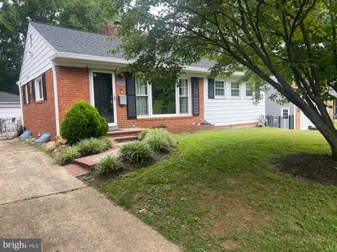 Photo of 10914 Byrd Drive, FAIRFAX, VA 22030 (MLS # VAFC2009042)