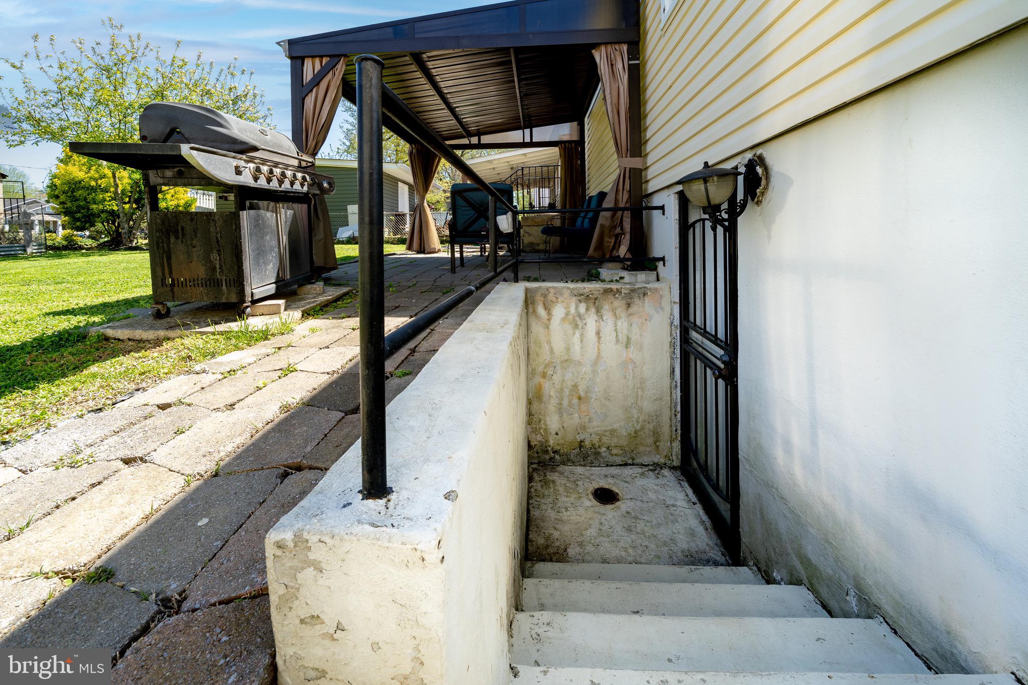 WHITE HOUSE HEIGHTS - Residential