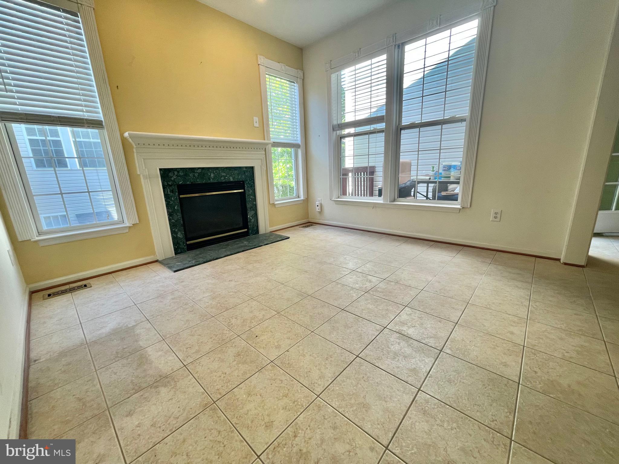 CAMERON STATION - Residential Lease