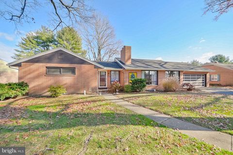 Photo of 473 N Spruce Street, ELIZABETHTOWN, PA 17022 (MLS # PALA2060234)