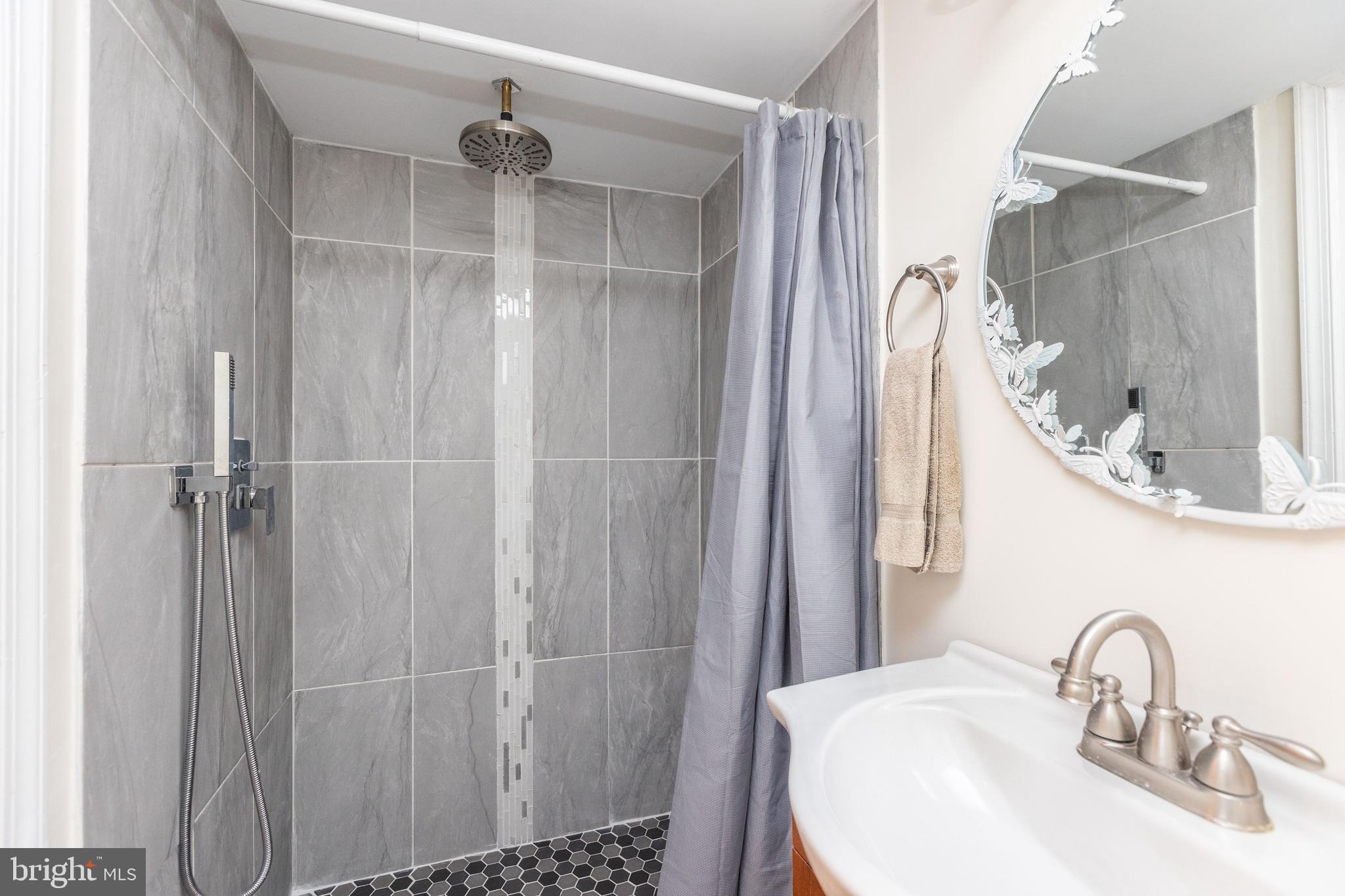 PERRING LOCH - Residential