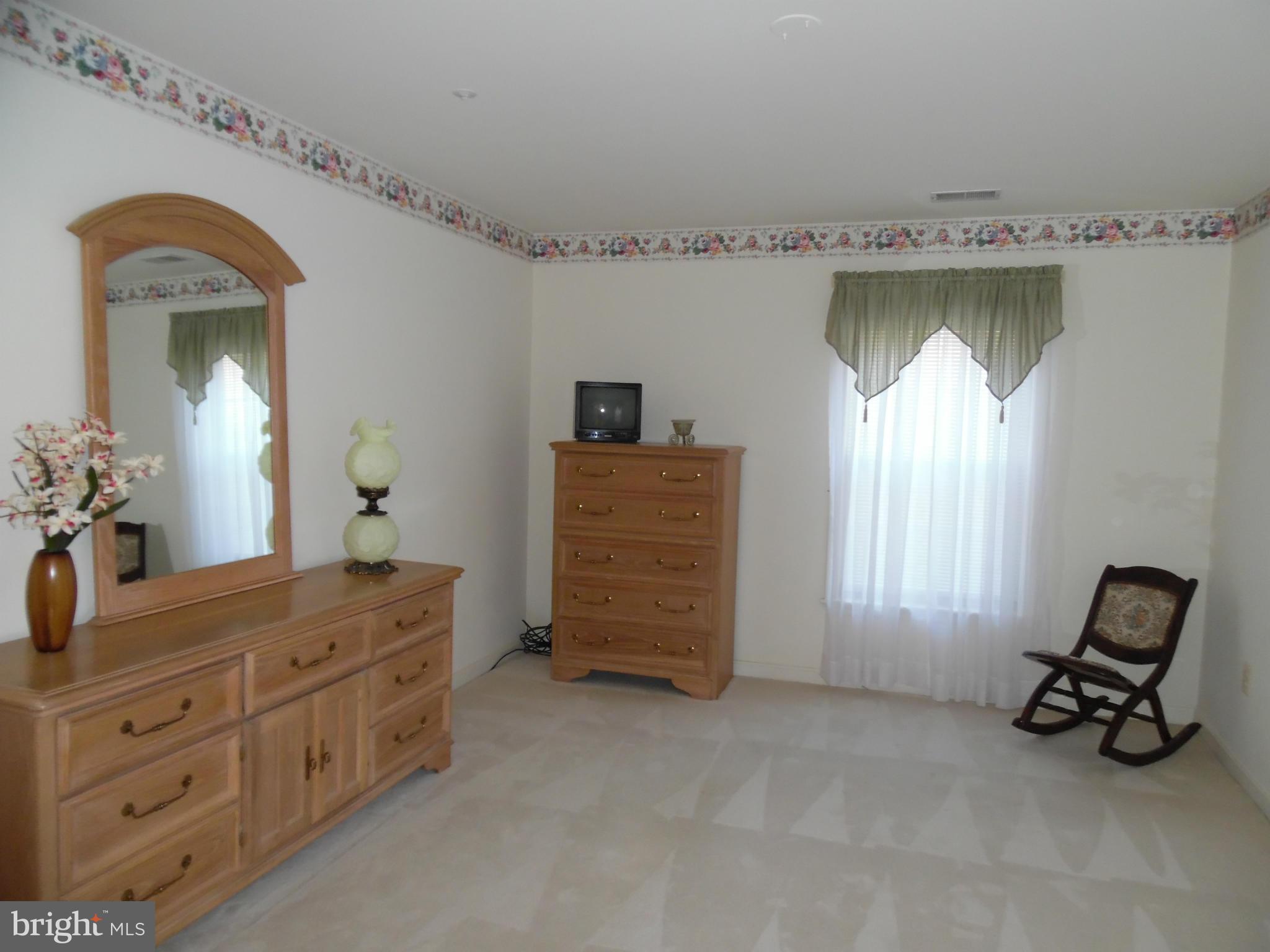 LAURELS CONDO - Residential