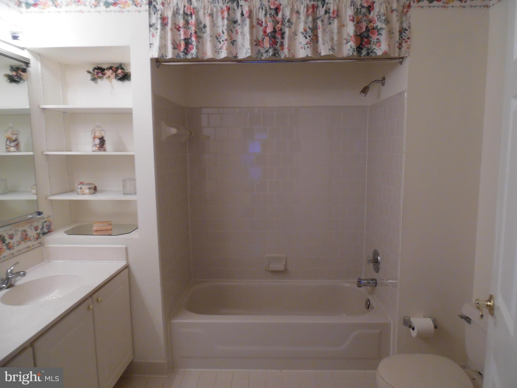 LAURELS CONDO - Residential