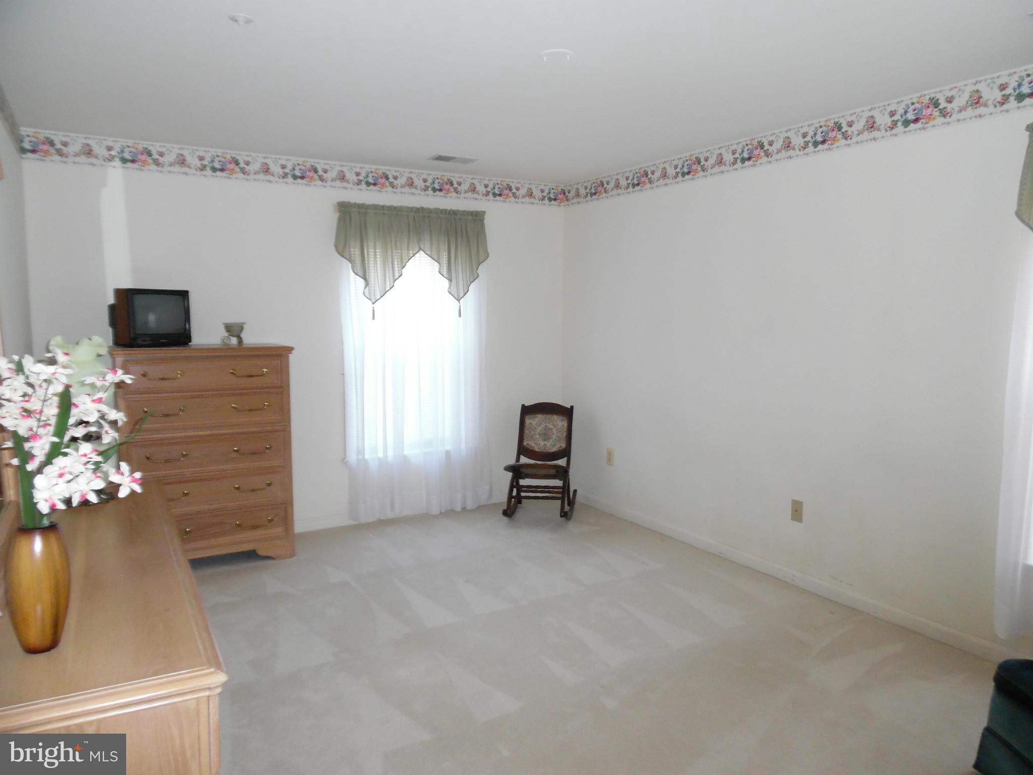 LAURELS CONDO - Residential