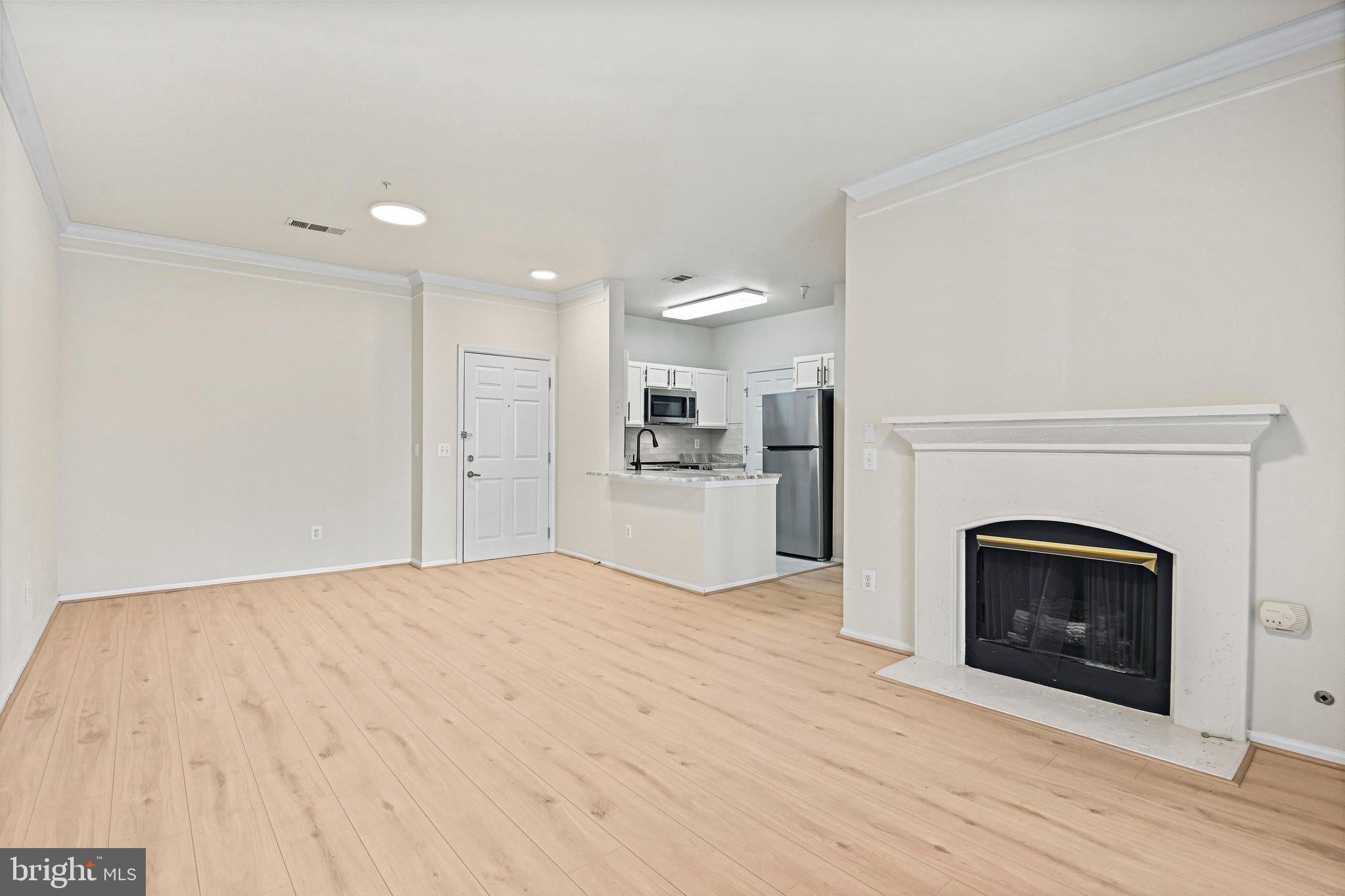 1580 SPRING GATE DRIVE 4312