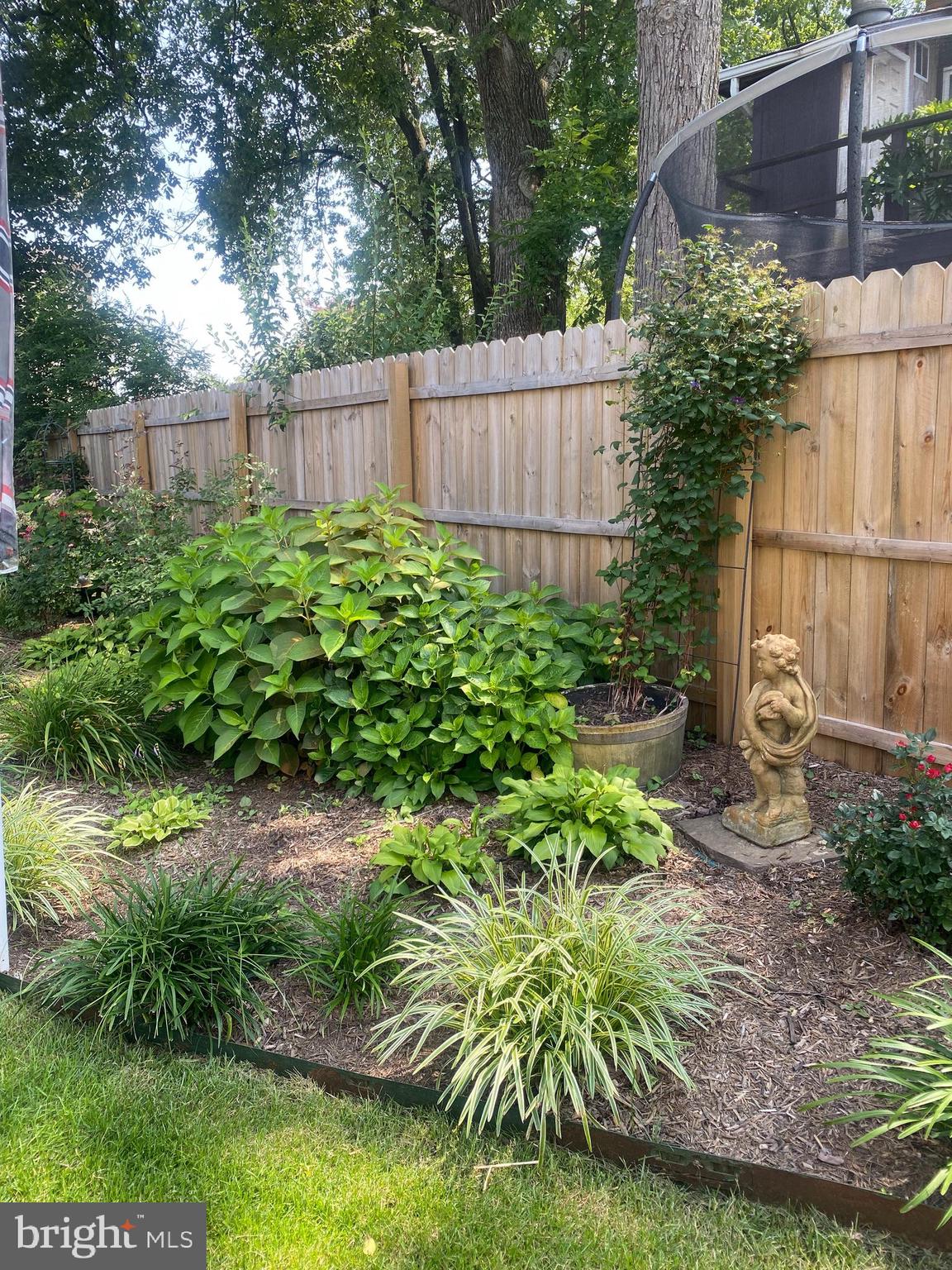 WOODLAND BEACH - Residential