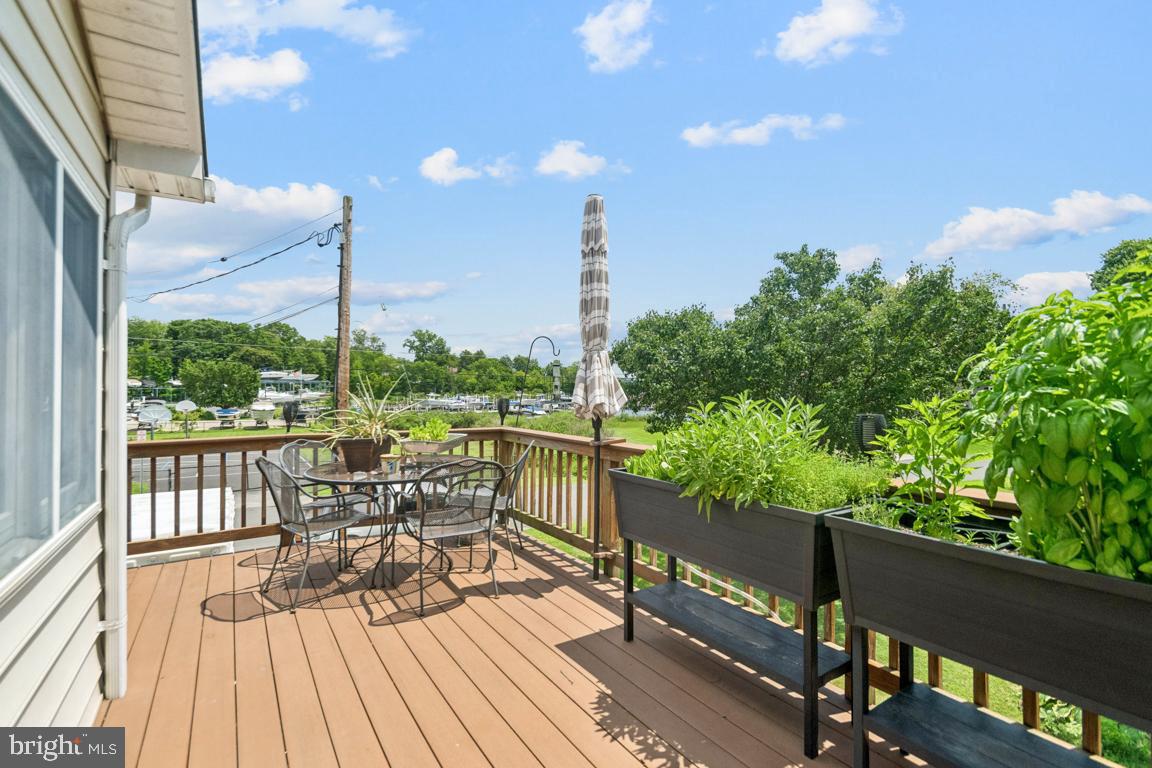 WOODLAND BEACH - Residential