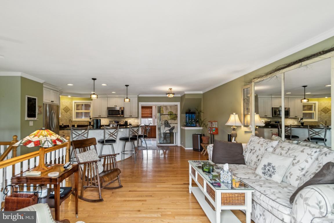 831 SHORE DRIVE