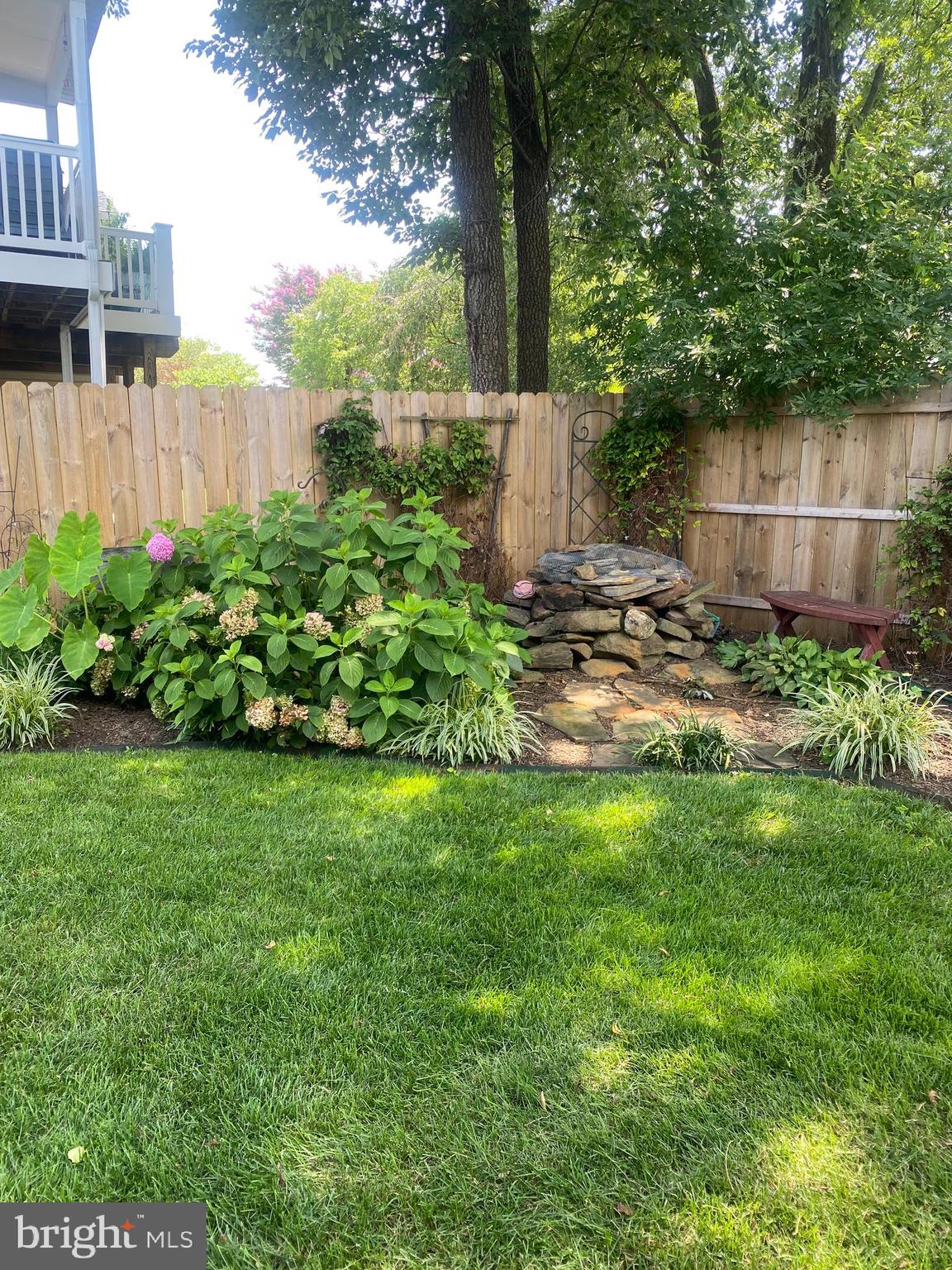 WOODLAND BEACH - Residential