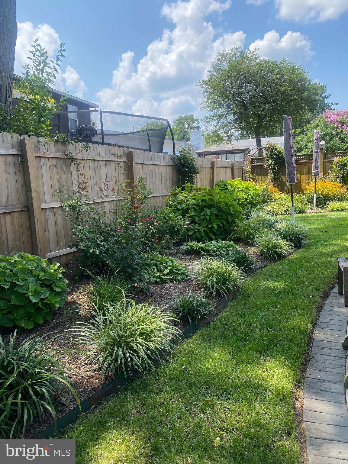 WOODLAND BEACH - Residential