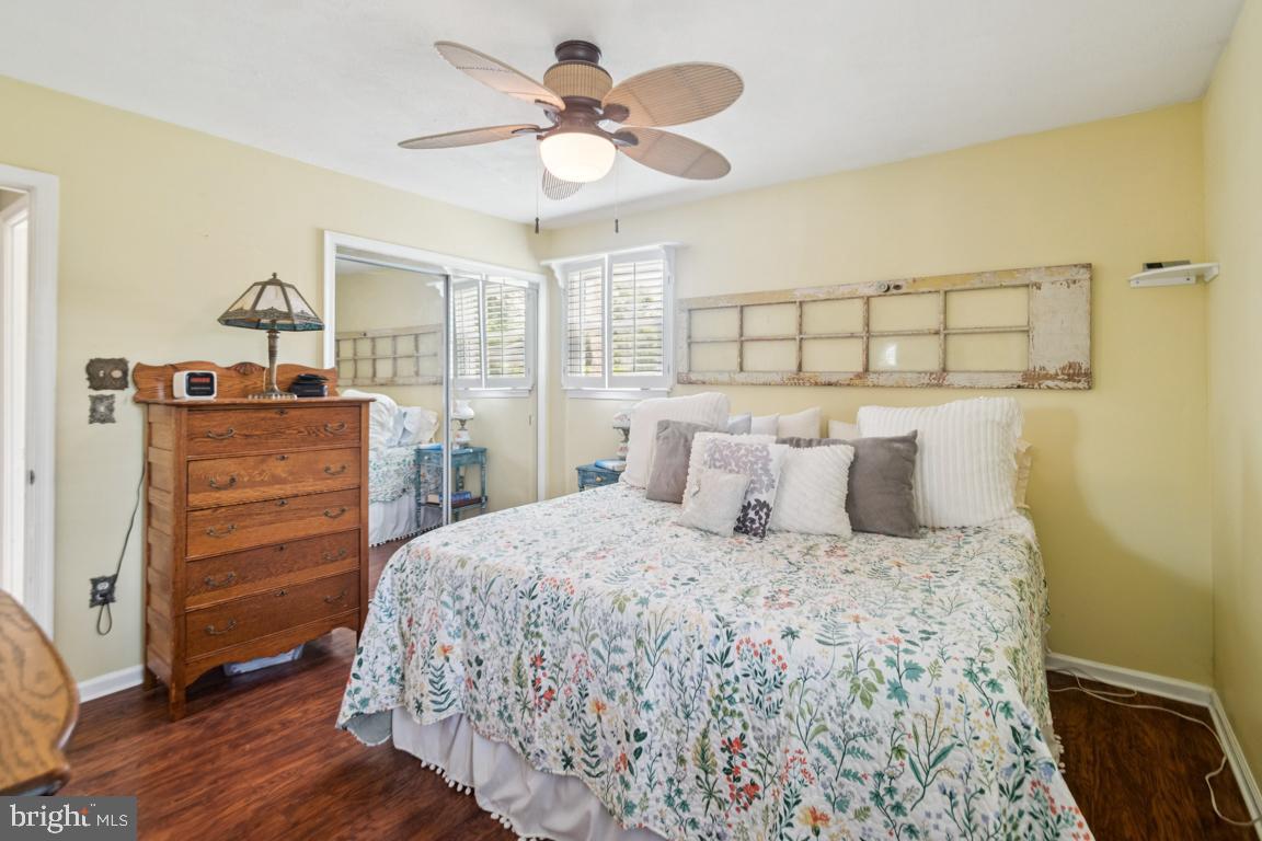 WOODLAND BEACH - Residential