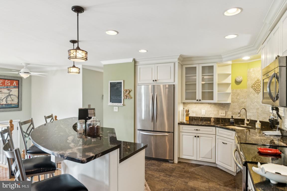 WOODLAND BEACH - Residential