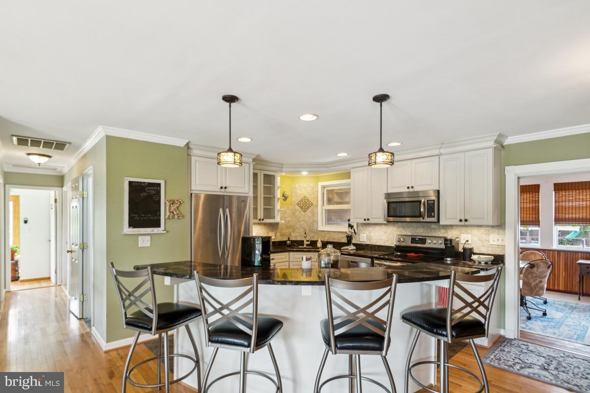 831 SHORE DRIVE