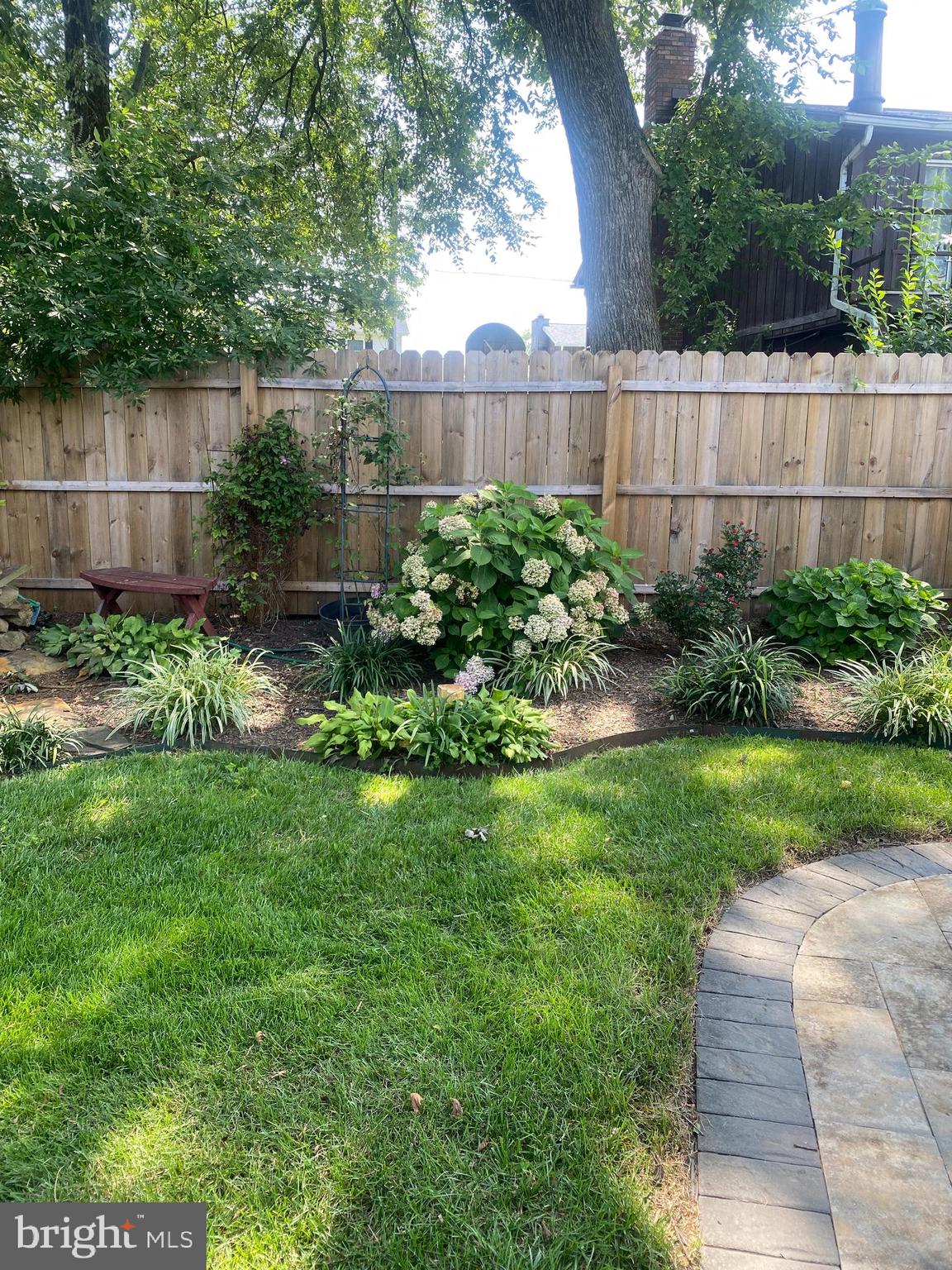 WOODLAND BEACH - Residential