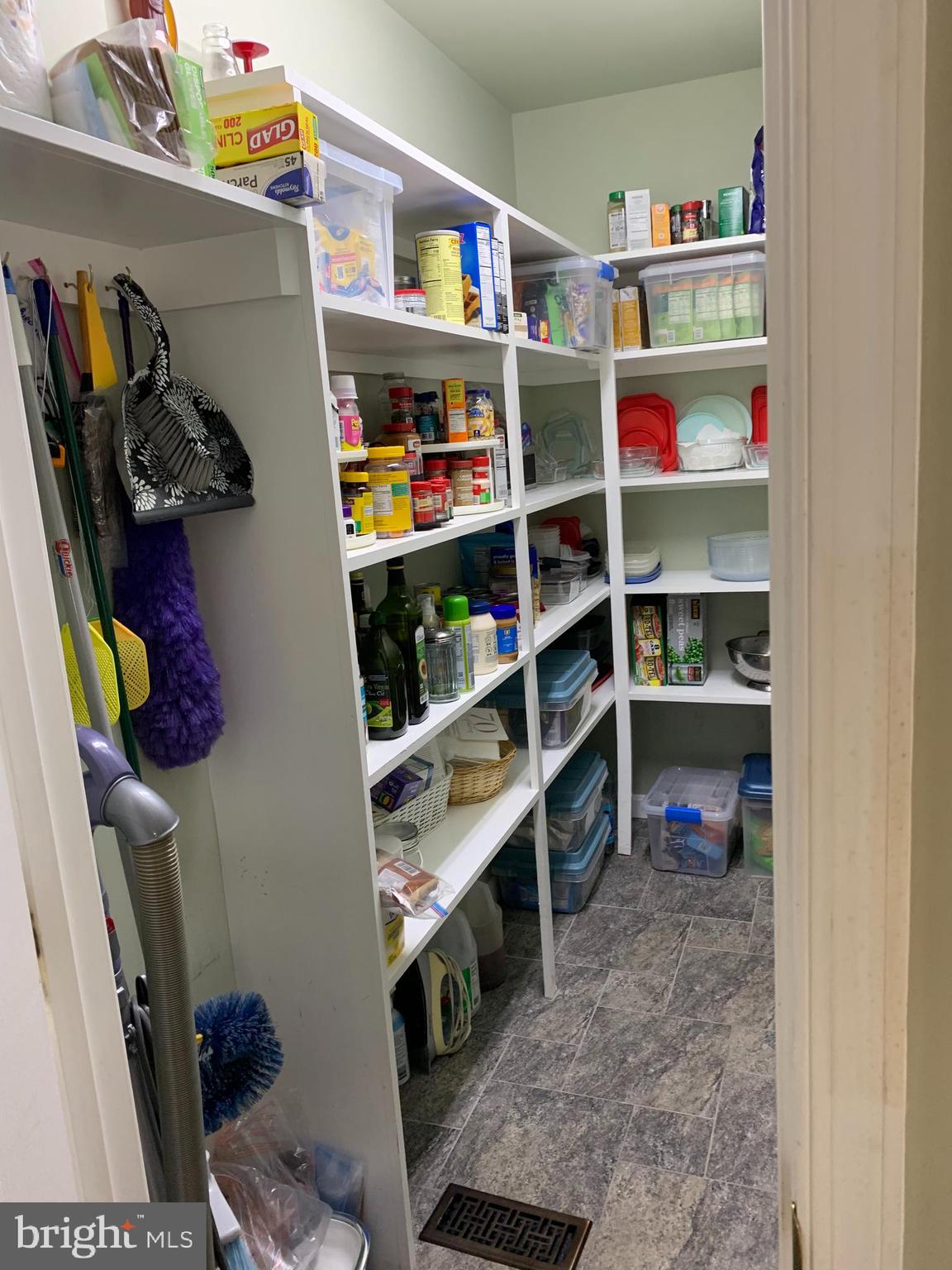 WOODLAND BEACH - Residential