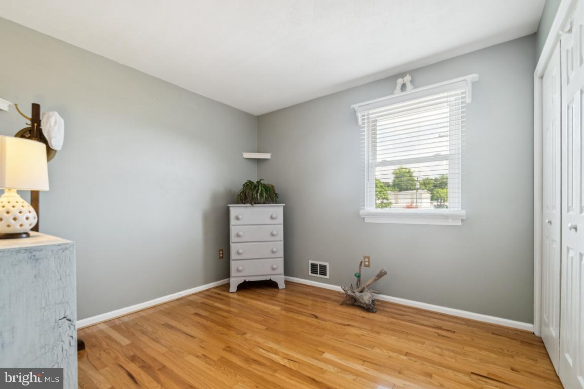 WOODLAND BEACH - Residential