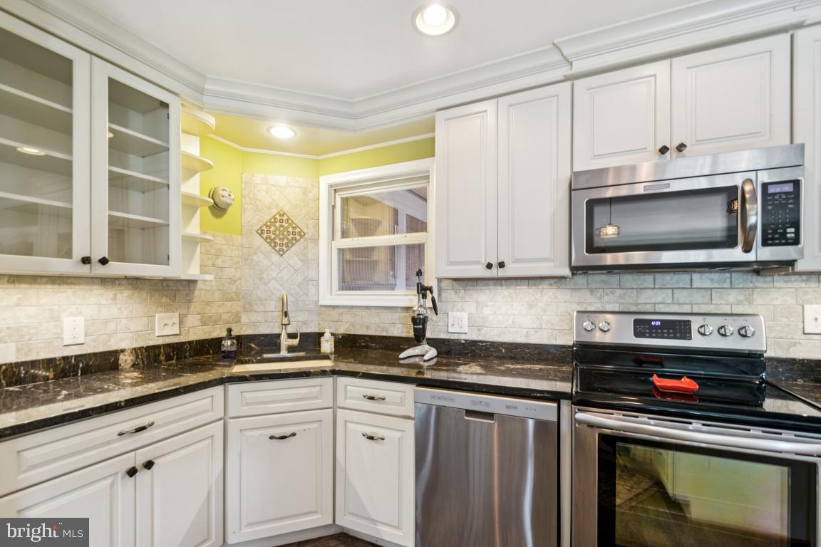 WOODLAND BEACH - Residential