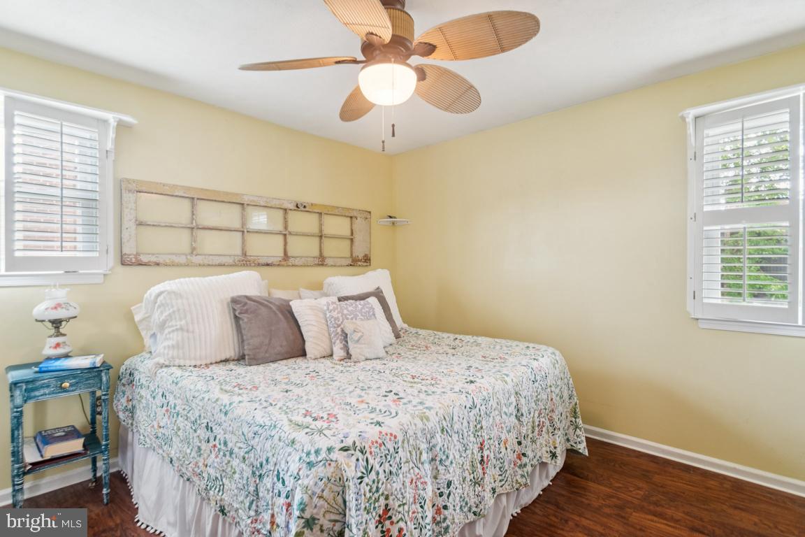 WOODLAND BEACH - Residential