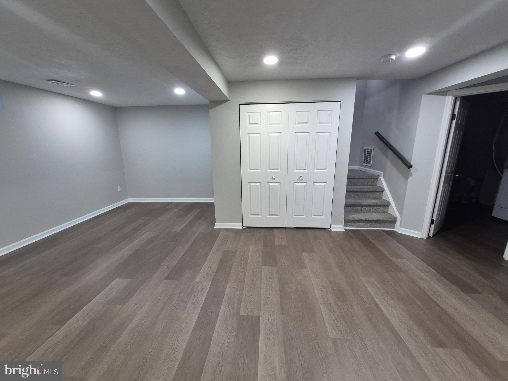 GUNNERS LAKE VILLAGE - Residential