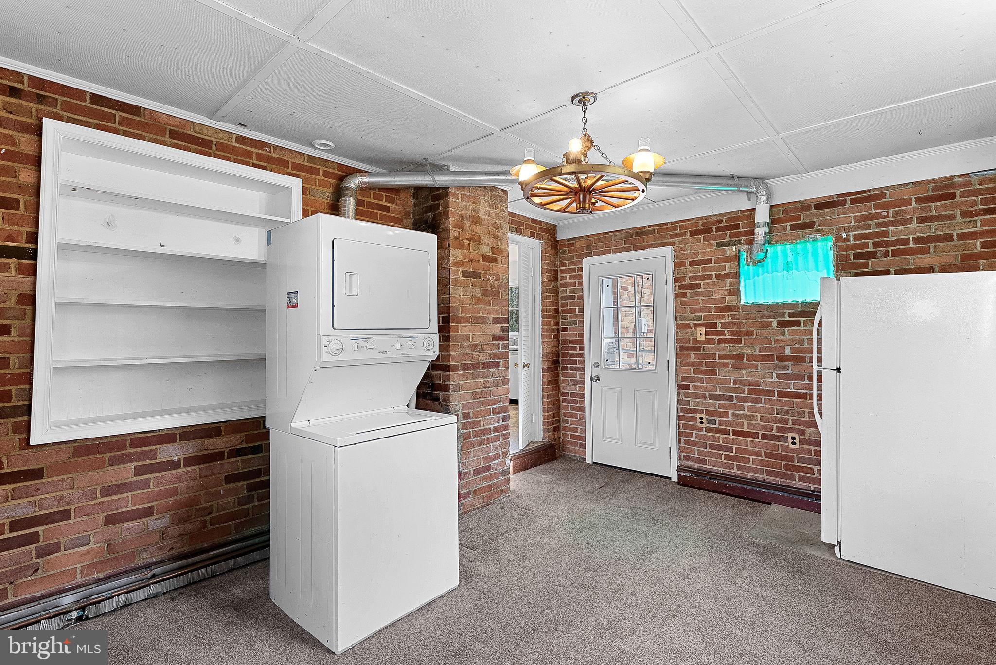 RIDGE MANOR - Residential