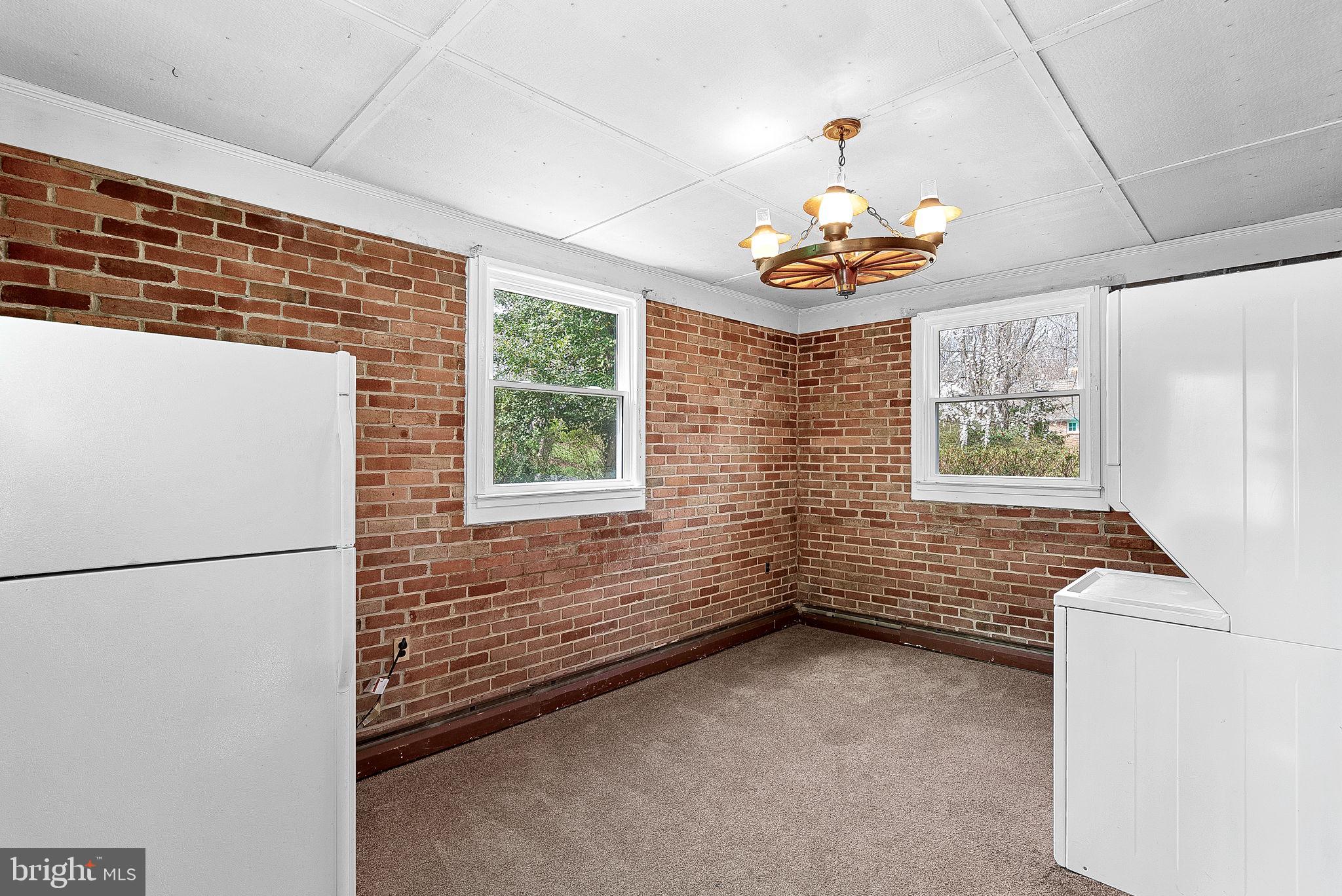 RIDGE MANOR - Residential