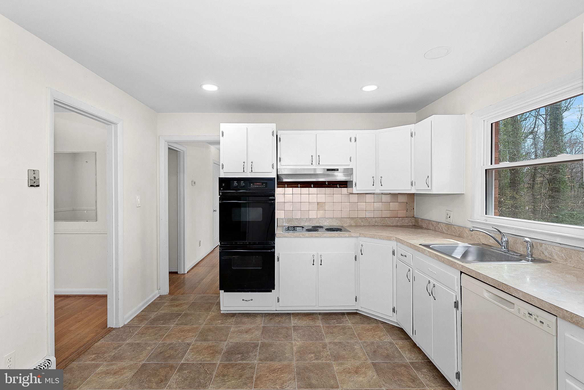 RIDGE MANOR - Residential