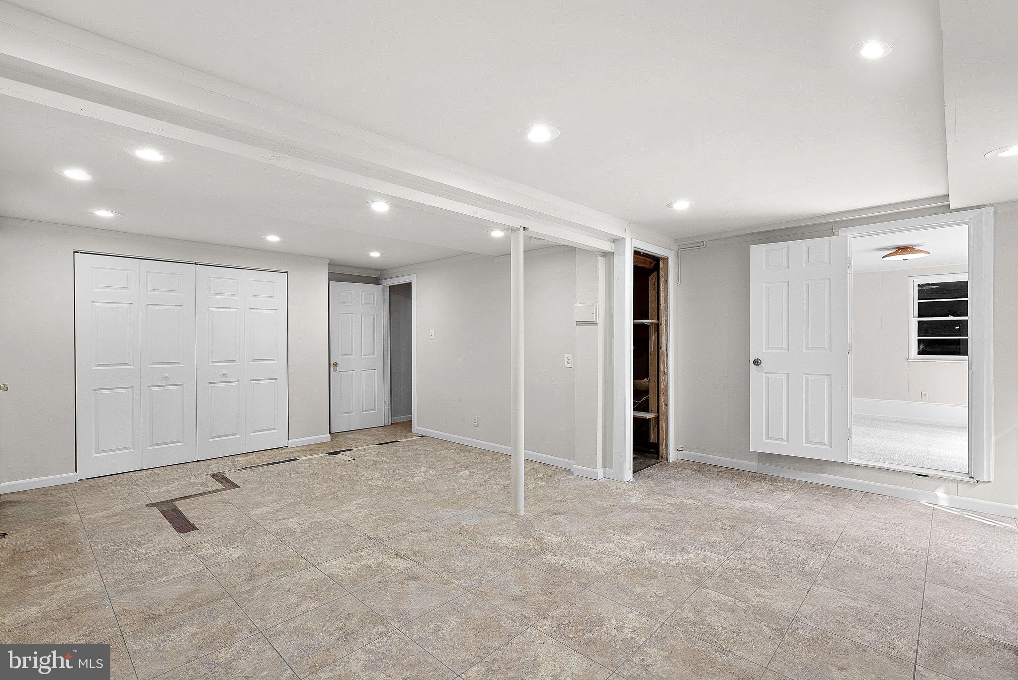 RIDGE MANOR - Residential