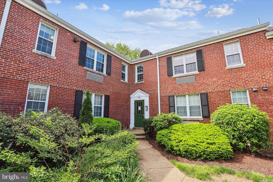 $600 nonrefundable pet deposit. Only 1 animal allowed, must be under 50lbs. Minimum 740 credit score and monthly income must be 3x monthly rent. Open to renting fully furnished if interested! You don't want to miss out on this 1 bedroom, 1 bath condo in the heart of Del Ray! Located in the Auburn Village community and a short drive to Old Town Alexandria, Crystal City and more, this pet-friendly building is just off E Glebe Road and under a mile to the Potomac Yard metro station. Enjoy ample shopping and dining, gyms, grocers and charming community parks nearby including Frank Mann Field. This sunlight top floor unit features hardwood floors, stainless steel appliances, ample storage space with multiple closets throughout, and a spacious master bedroom. The building features a laundry facility and the unit comes with two unassigned parking passes. Water, trash and snow removal is included. Enjoy, and welcome home!