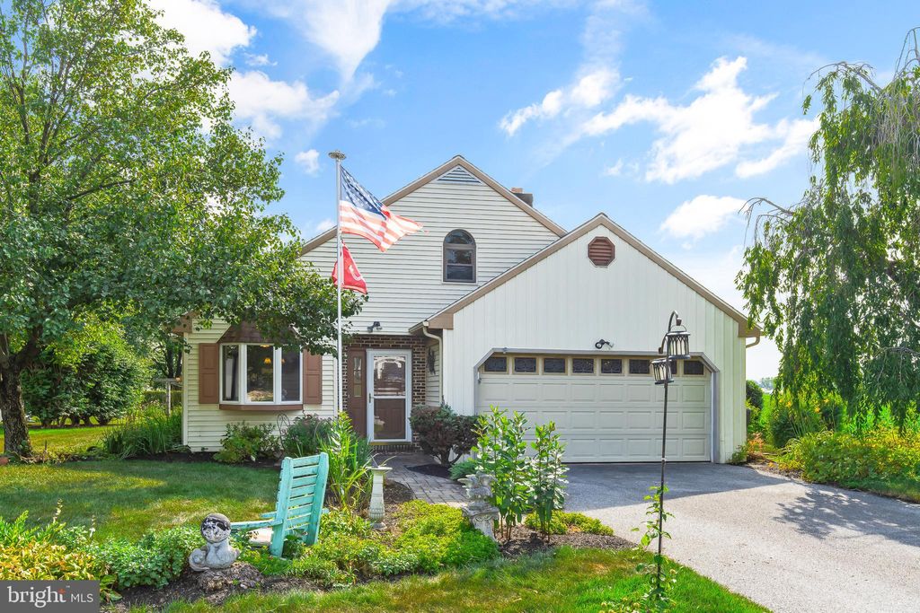 Photo of 130 Springfield Road, Landisville, PA 17538 (MLS # PALA2051906)