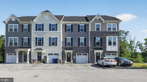 Townhouse For Sale - 265 Sugar Maple Square<br/> DOWNINGTOWN, PA 19335