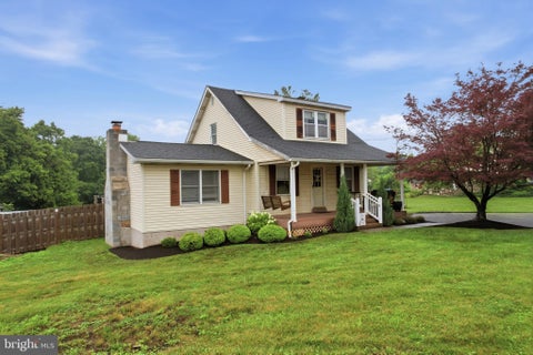 Photo of 3033 Linfield Road, POTTSTOWN, PA 19464 (MLS # PAMC2187376)