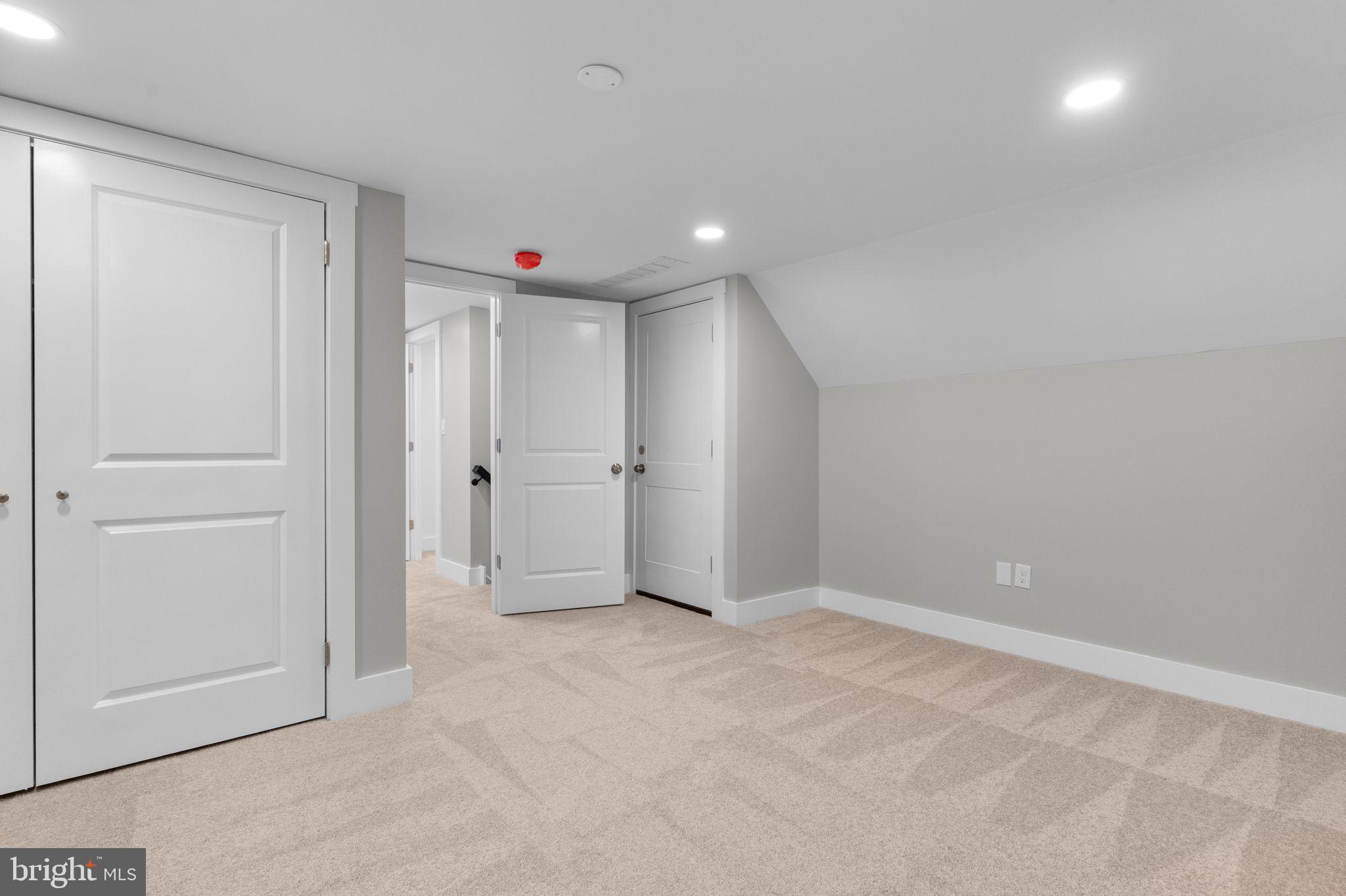 RED ROSE GATE - Residential