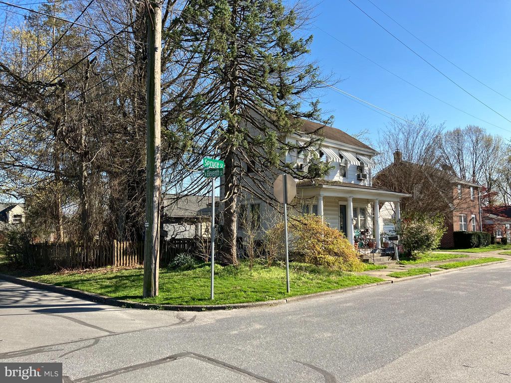 Photo of 1050 SPRUCE ST, COLUMBIA, PA 17512 (MLS # PALA2033992)