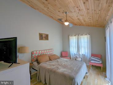 LAKE FERNDALE - Residential