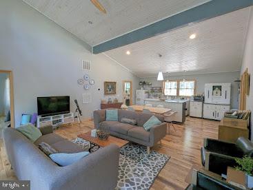 LAKE FERNDALE - Residential