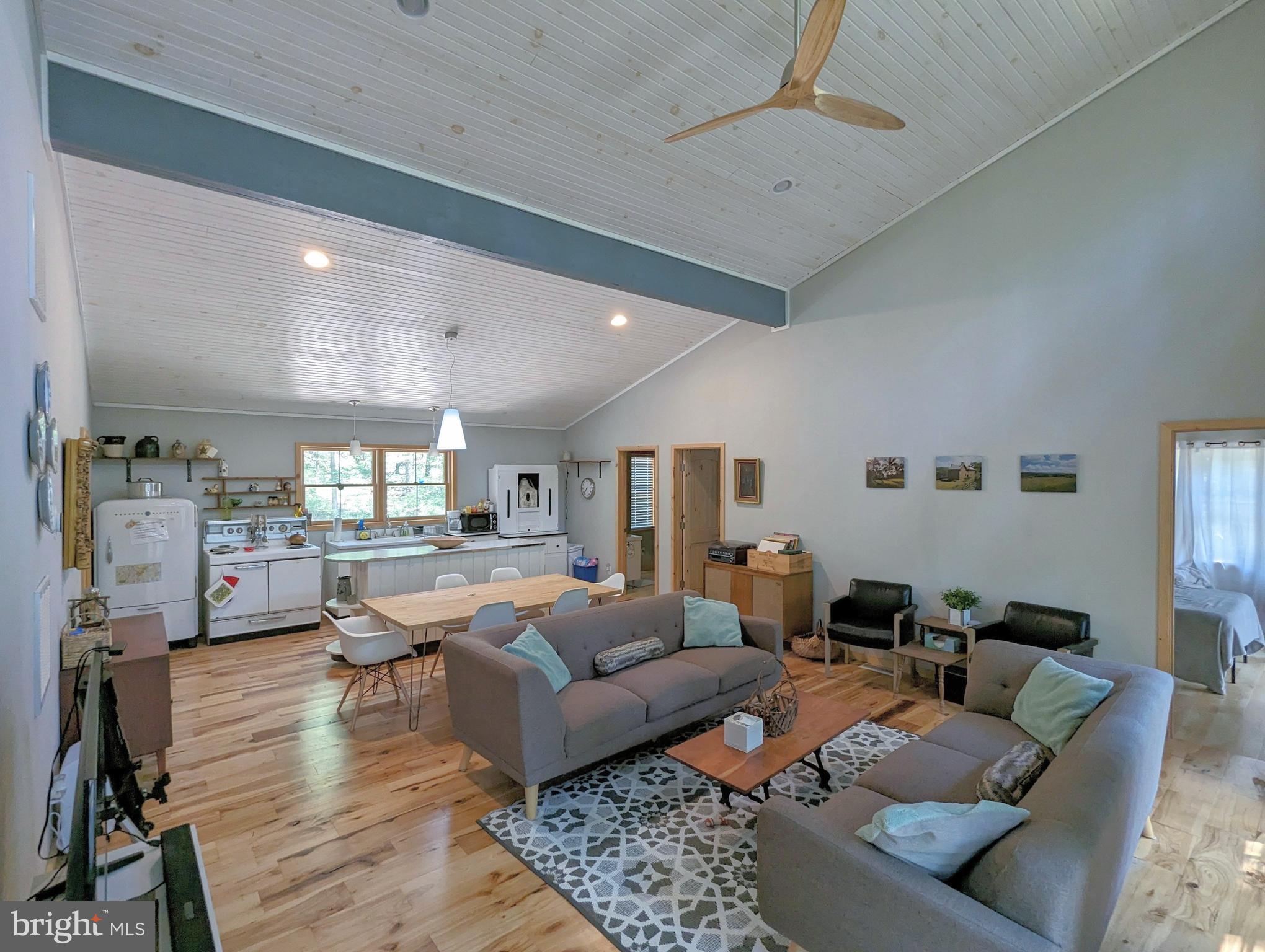 LAKE FERNDALE - Residential