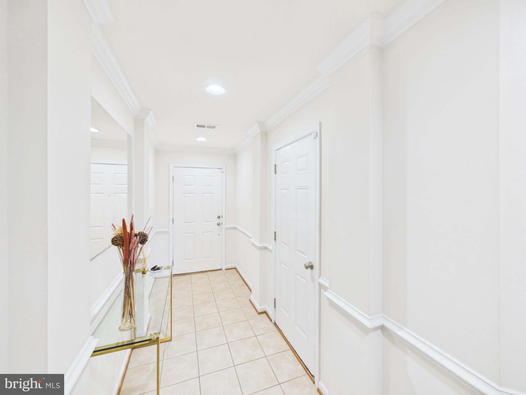 15653 JOHN DISKIN CIRCLE