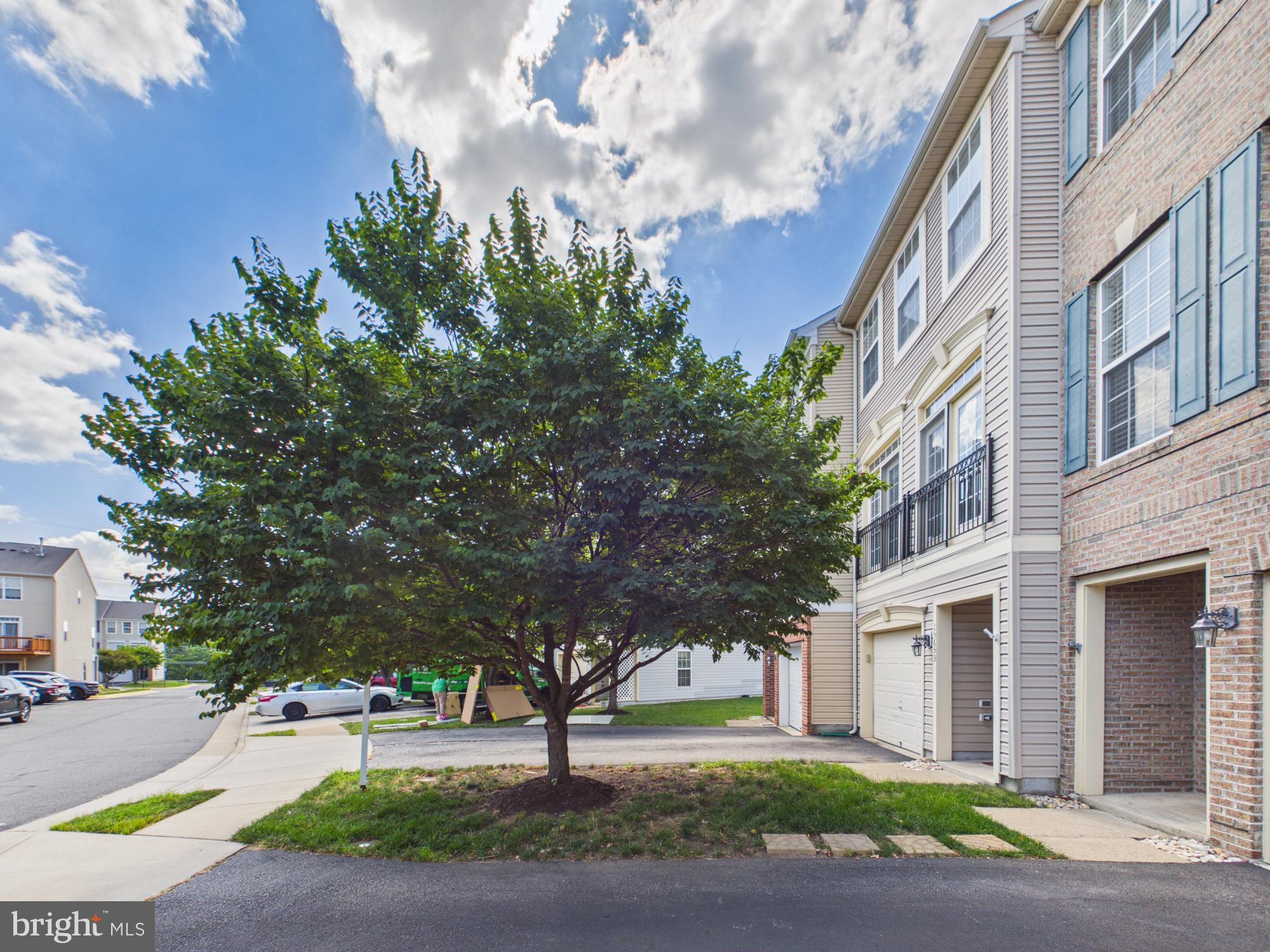 15653 JOHN DISKIN CIRCLE