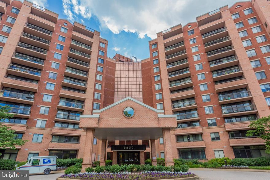 PRICED TO SELL QUICKLY -  1BR/1BA condo in gated Renaissance 2230 community located on 14 acres close to Tysons Corner. Granite & stainless steel kitchen. Granite counters in bathroom. Amazing amenities such as 24-Security Desk, Indoor & outdoor Pools.  Tennis courts, Party Room. Exercise Room/Gym. Billiards. Metro shuttle & so much more!  Great view of trees from all windows.  1-yr Home Warranty!
