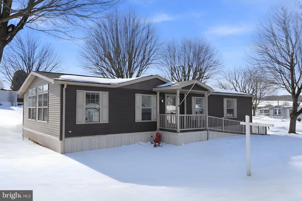 Photo of 301 Robin Drive, RED LION, PA 17356 (MLS # PAYK2097270)