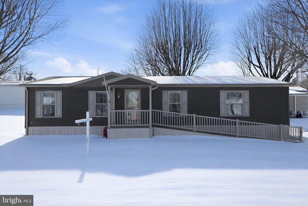 Photo of 301 Robin Drive, RED LION, PA 17356 (MLS # PAYK2097270)