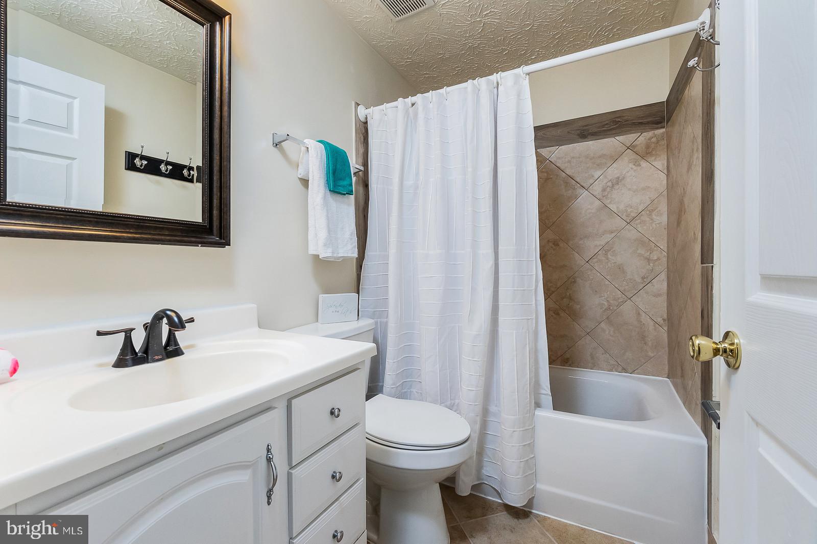 WHITFIELD GREEN - Residential Lease