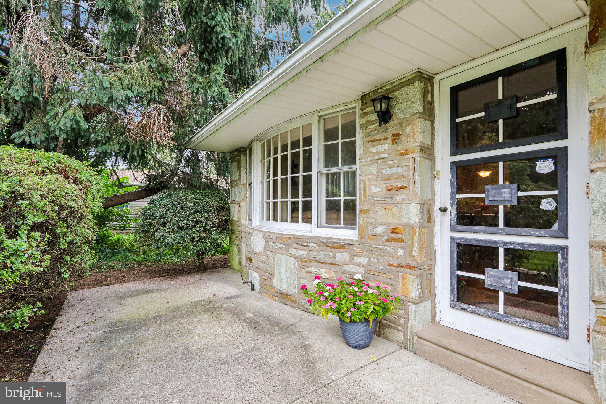 3436 HEATHER ROAD