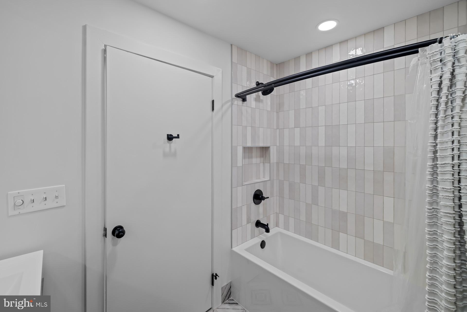 CALVERT BEACH ESTATES - Residential Lease