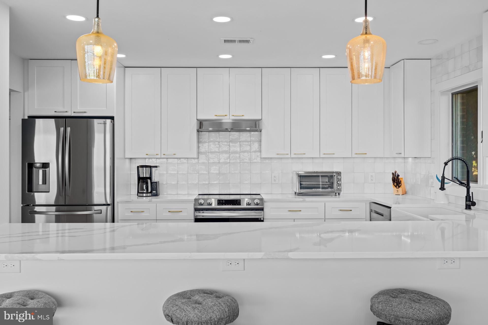 CALVERT BEACH ESTATES - Residential Lease